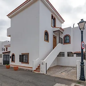 https://adosado-el-perenquen.in-canary-islands.com